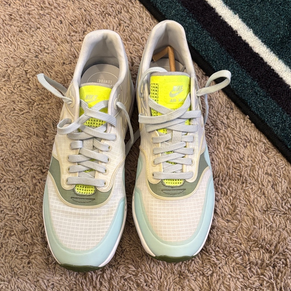 Nike Women's Sneakers - White and Light Green